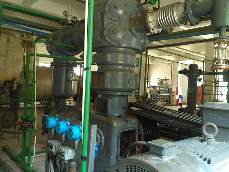 二氧化硫壓縮機(jī)江西世龍現(xiàn)場(chǎng)